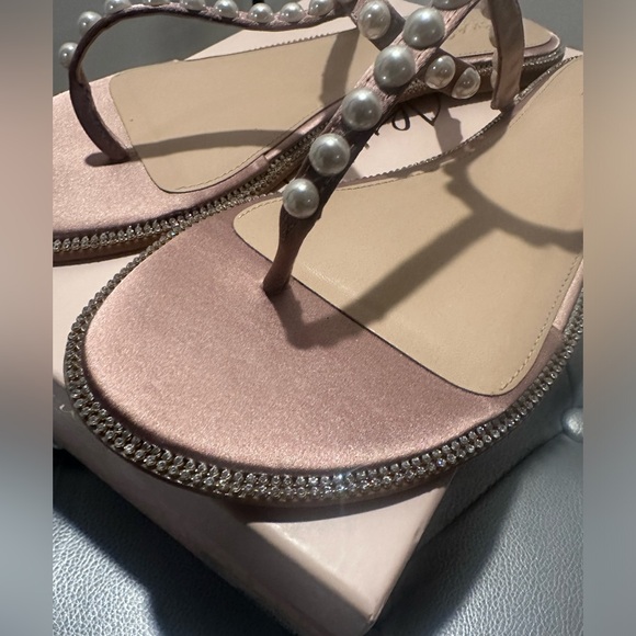 New Jewel Badgley Mischka Women's Grant Blush Satin, Pearl Stud Sandals size 11 - Picture 2 of 6
